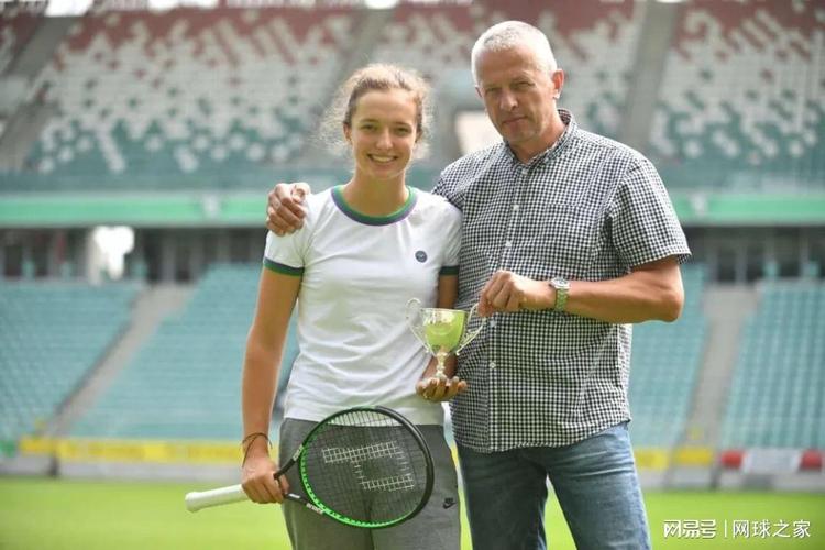 事业做出贡 事业做出贡