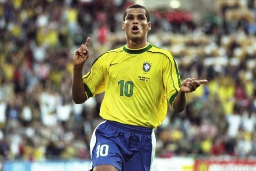 在羽毛球的 在羽毛球的